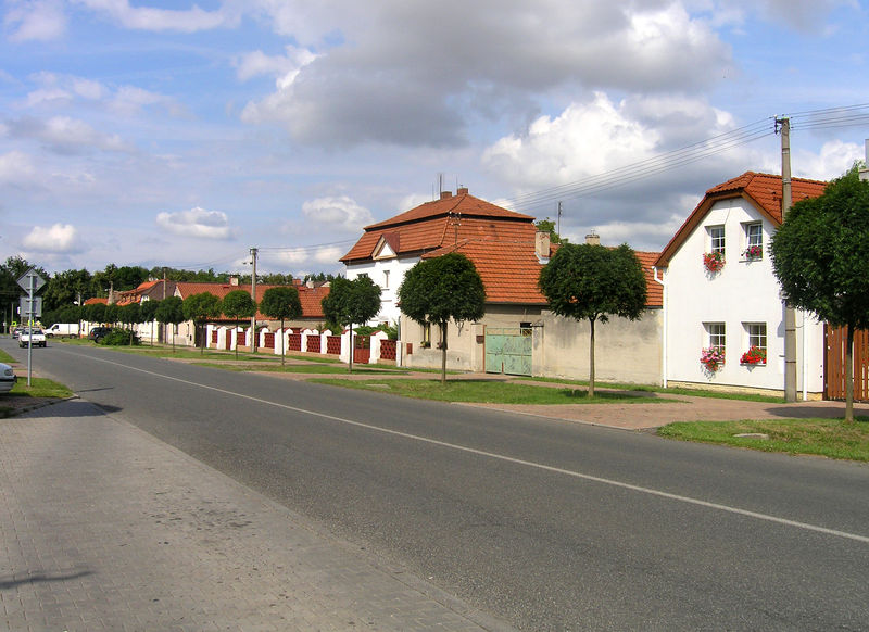 Soubor:Měšice, Hlavní str.jpg