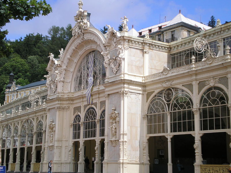 Soubor:Colonnade m lazne.JPG