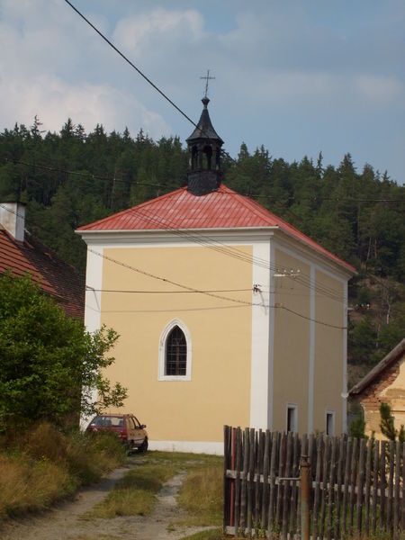 Soubor:Rabštejn nad Střelou-kaple.jpg