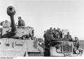 Bundesarchiv Bild 101I-090-3947-12, Russland, Panzer IV (Tiger I), Vierlingsflak.jpg