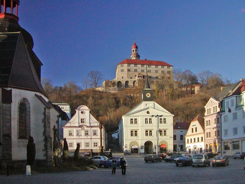 Soubor:Nachod square castle.jpg