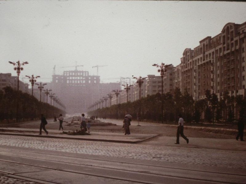 Soubor:Unirii Boulevard (1.May-1986).jpg