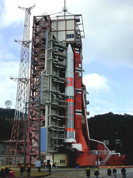 Soubor:M-V with Astro-E satellite.jpg