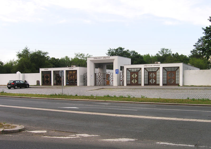 Soubor:Prague Střížkov Ďáblice-cemetery.jpg