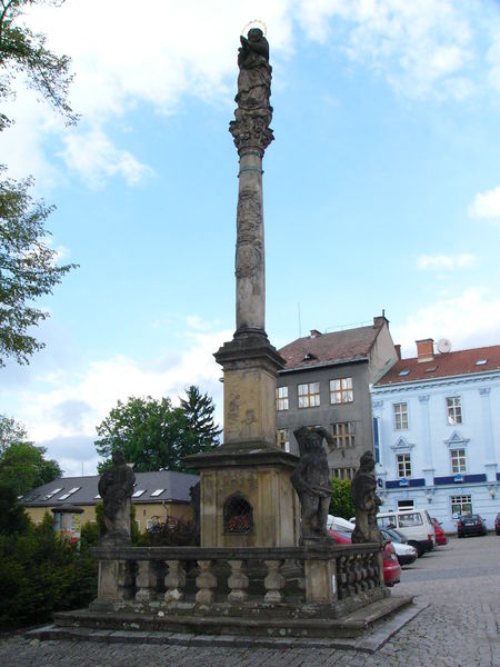 Soubor:Marian column in Zabreh.jpg