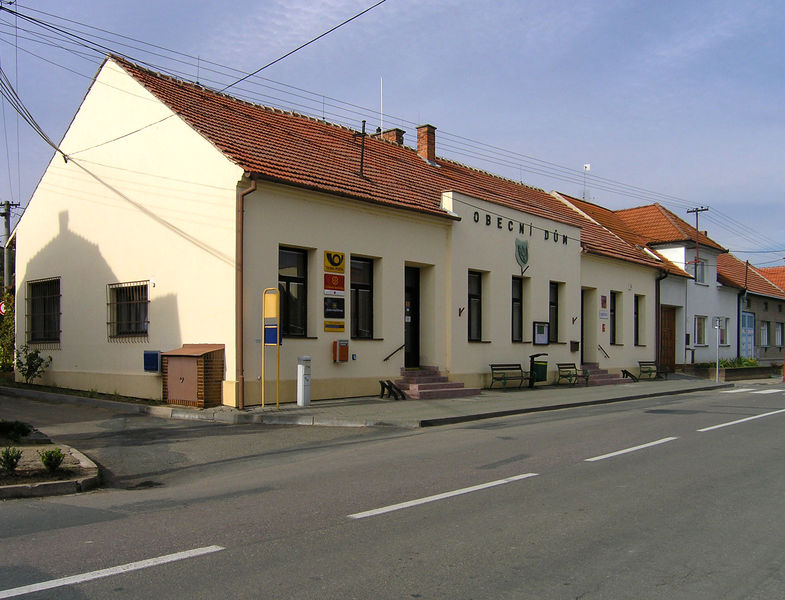 Soubor:Brumovice, municipal office.jpg