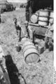 Bundesarchiv Bild 101I-022-2923-27A, Russland, Treibstoff-Nachschub.jpg