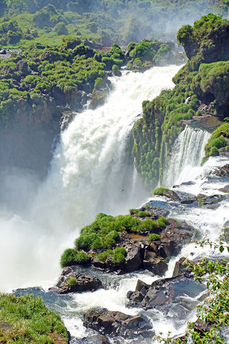 So many waterfalls all in one place, beautiful (Iguazu Falls, Argentina)