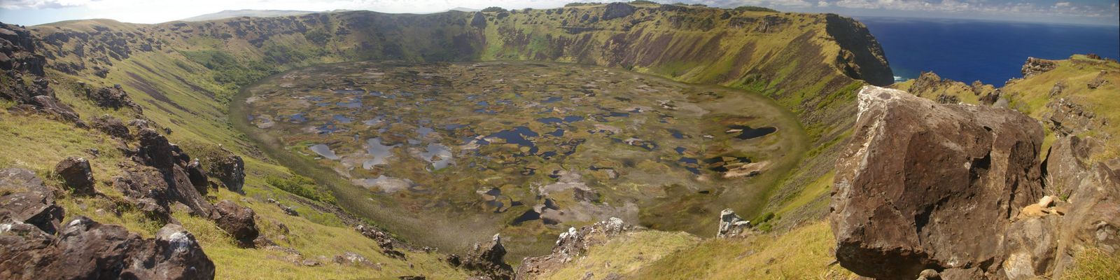 Kráterové jezero vulkánu Rano Kau