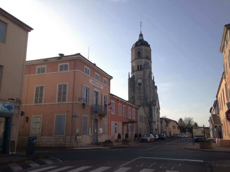 Soubor:Grande rue Bâgé-le-Châtel.JPG