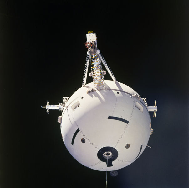 Soubor:STS-46 TSS-1.jpg