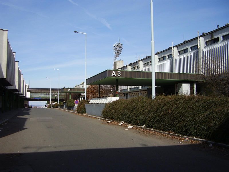 Soubor:Rosickeho stadion zvenci.jpg