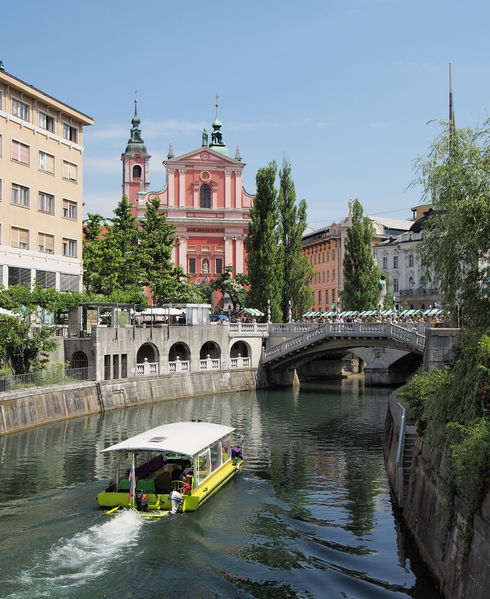 Soubor:Ljubljana in Ljubljanica.jpg