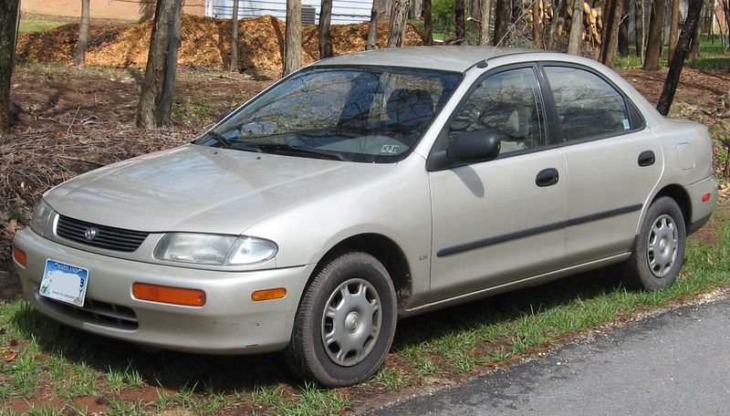 Soubor:1995-1996 Mazda Protege LX.jpg