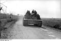 Bundesarchiv Bild 101I-310-0898-22, Italien, Panzer VI in Fahrt auf Landstraße.jpg
