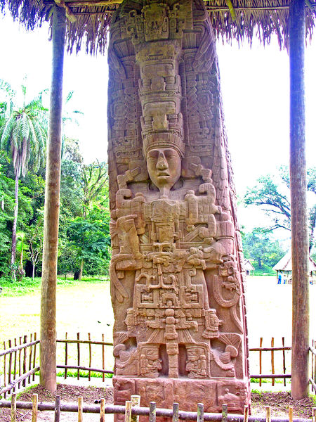 Soubor:Guatemala-0576 - Stela D-DJFlickr.jpg