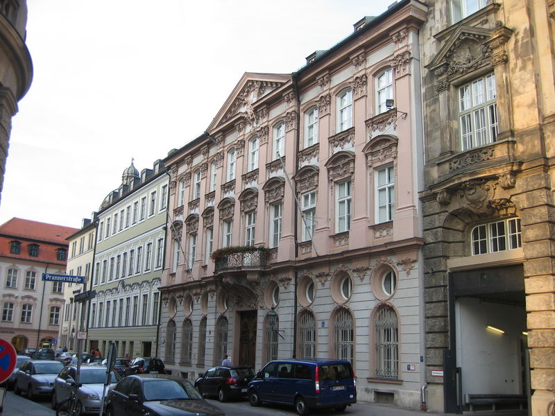 Soubor:Palais Holnstein Munich.JPG