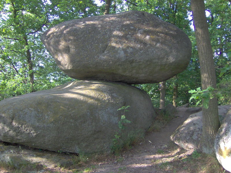 Soubor:Kadov-rocking stone.JPG