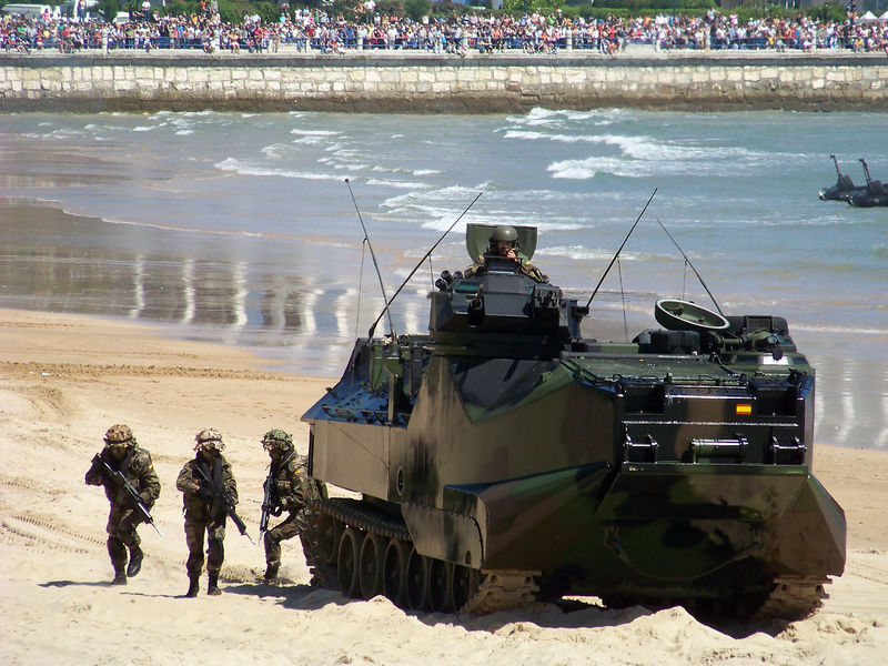 Soubor:AAV-7 en Santander2.JPG