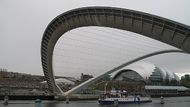 Gateshead Millennium Bridge - geograph.org.uk - 1199742.jpg