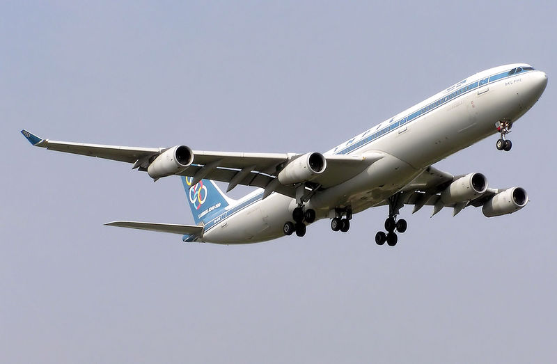 Soubor:Olympic.a340-300.sx-dfb.arp.jpg