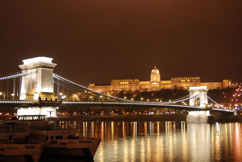 Soubor:Chain Bridge.jpg