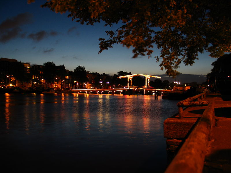 Soubor:Magere Brug in Amsterdam.JPG