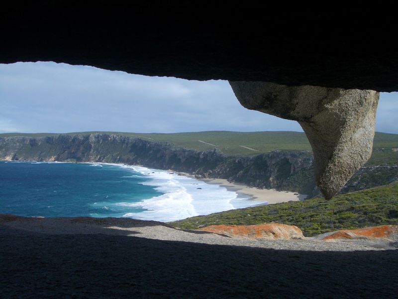 Soubor:Remarkable rocks beach.jpg