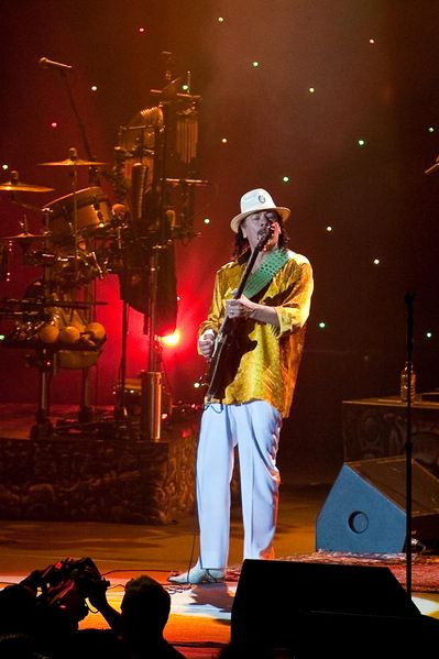 Soubor:Carlos Santana in Concert-D7C27769-Flickr.jpg