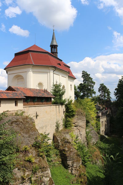 Soubor:Burg Valdstejn Kapelle.jpg