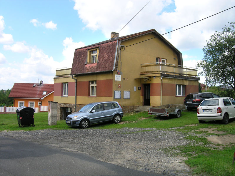 Soubor:Sulice, municipal office.jpg