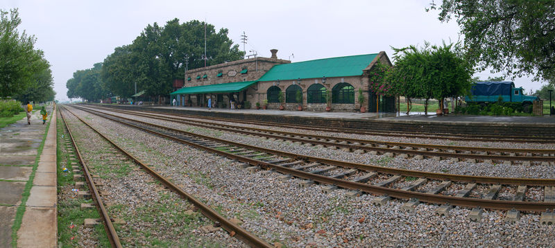 Soubor:Golra Station.jpg