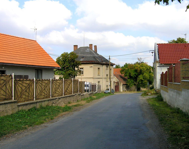 Soubor:Vrátkov, south 2.jpg