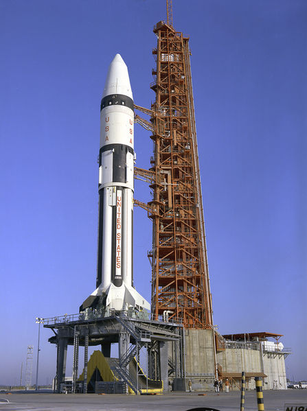 Soubor:Apollo 5 on pad.jpg