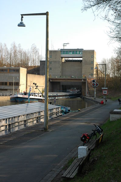 Soubor:Main-Donau-Kanal Schleuse Kriegenbrunn.jpg