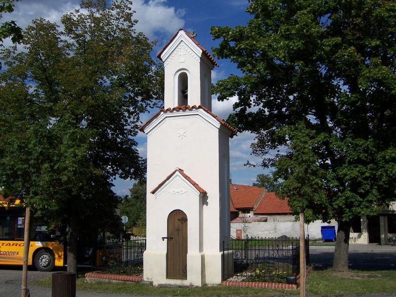 Soubor:Sibřina, zvonička.jpg