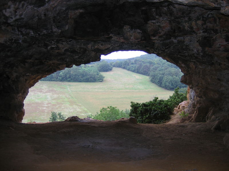 Soubor:St moré cave.jpg