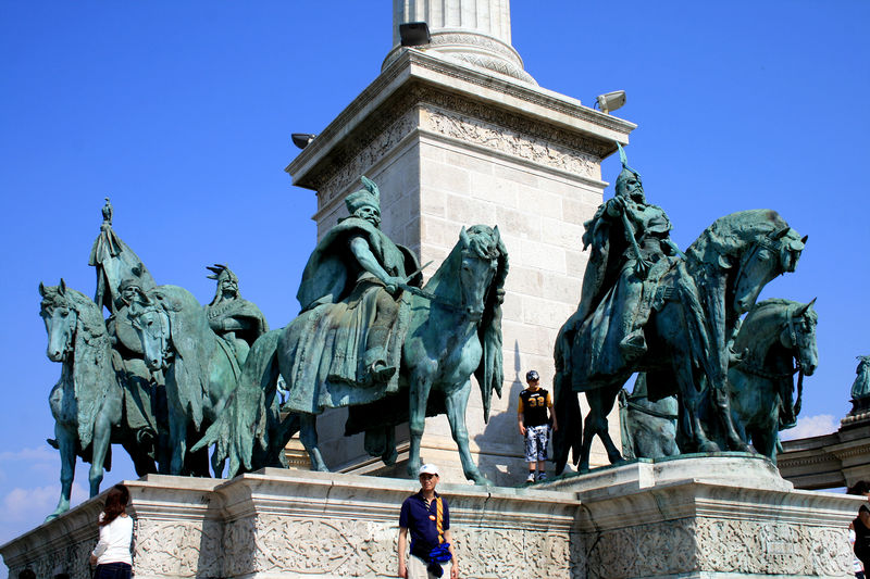 Soubor:Budapest Heroes square 7.jpg