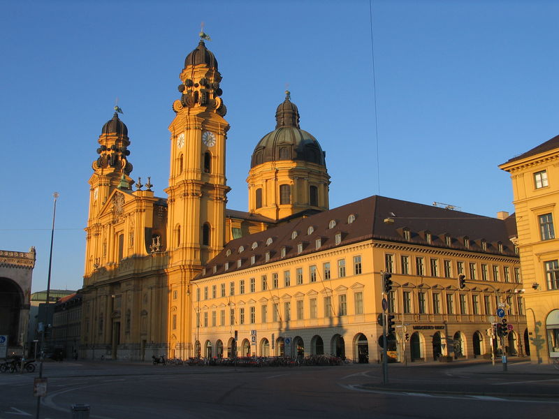 Soubor:Theatiner Kirche Muenchen.jpg