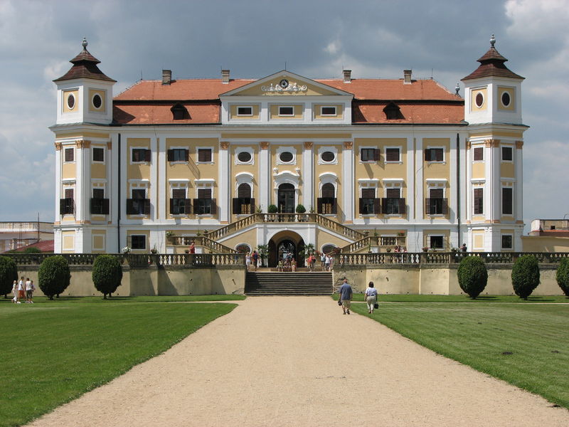 Soubor:Milotice, Czech Republic (château).jpeg