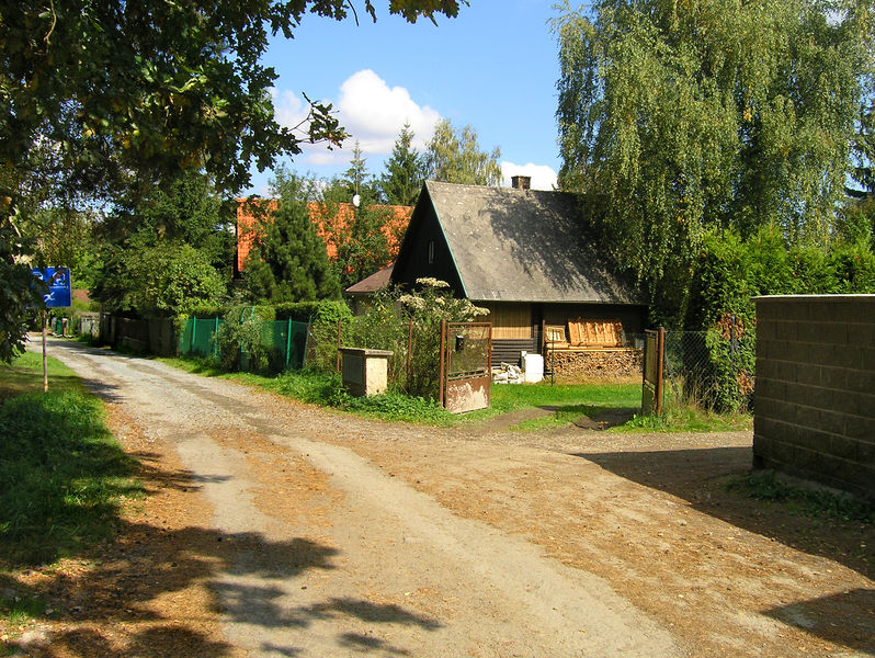 Soubor:Mukařov, Lesní str.jpg