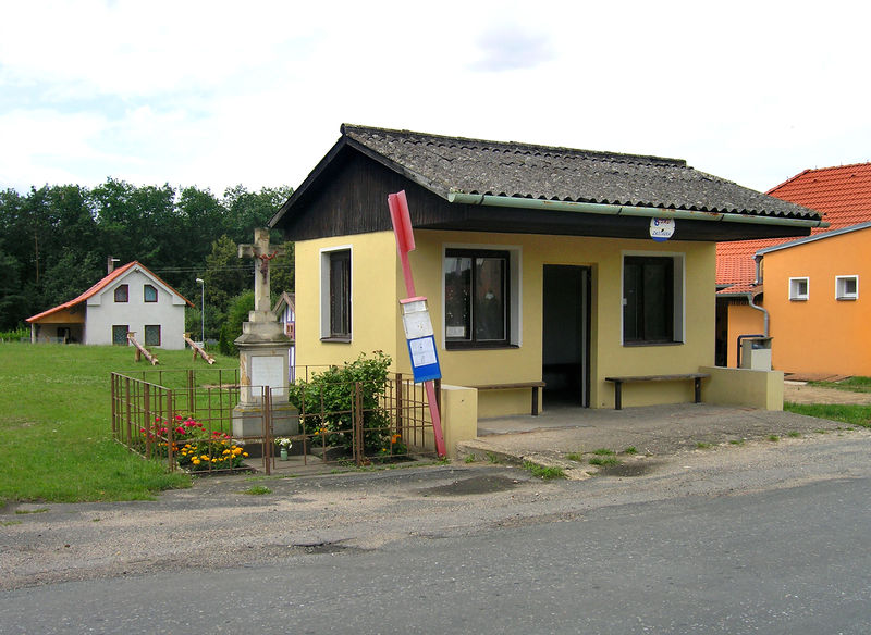 Soubor:Lipec, Bus Stop.jpg