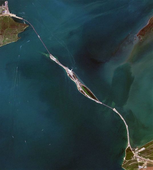 Soubor:Kerch Strait Bridge, 2018-04-14.jpg