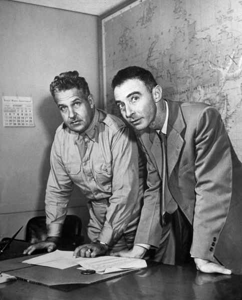 Soubor:Groves and Oppenheimer.jpg