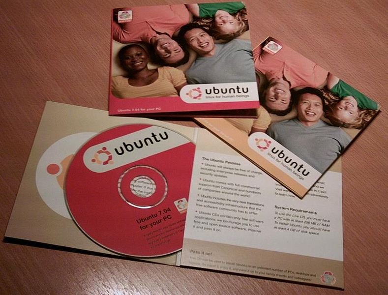 Soubor:Ubuntu cds 7 04.jpg