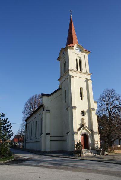 Soubor:Dubová church.JPG