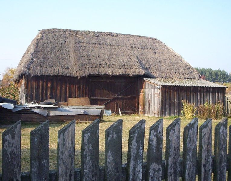 Soubor:Barn in Poland01.jpg