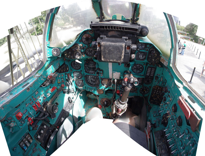 Soubor:Cockpit Mig23 high resolution.jpg