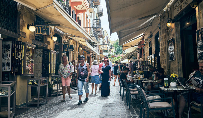 Soubor:Chania Street, Crete-PSFlickr.jpg