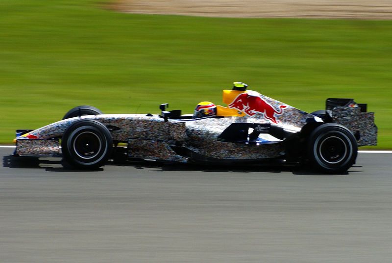 Soubor:Mark Webber 2007 Britain.jpg